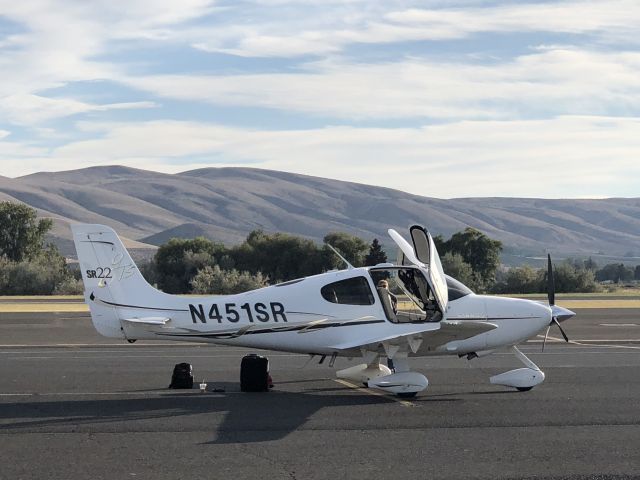 Cirrus SR-22 (N451SR)