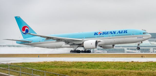 Boeing 777-200 (HL7575)