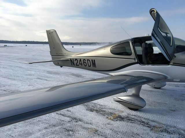 Cirrus SR-22 (N246DM)