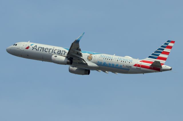 Airbus A321 (N167AN) - 'Flagship Valor' departing to Dallas