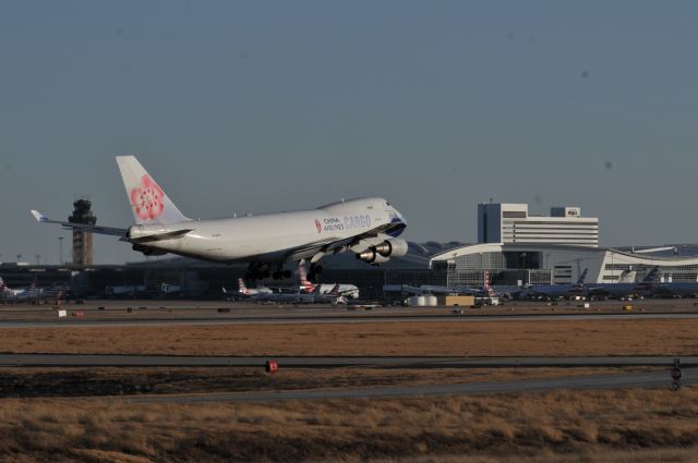 Boeing 747-400 (B-18719) - LANDING 18R ON 12/1/2018