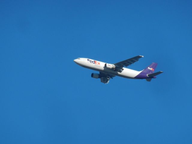 Airbus A300F4-600 (N717FD) - A FedEx Express Airbus A300B4-622(F) Flies By My House Approaching Dulles International