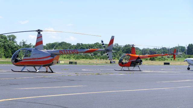 Robinson R-44 (N111VG)