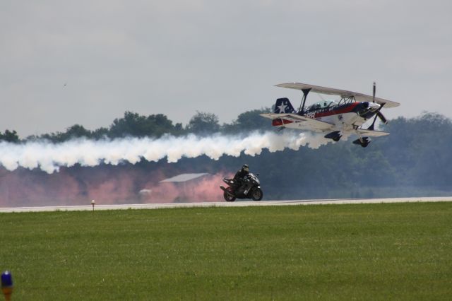 — — - Some racing at the Indianapolis Air Show 2010