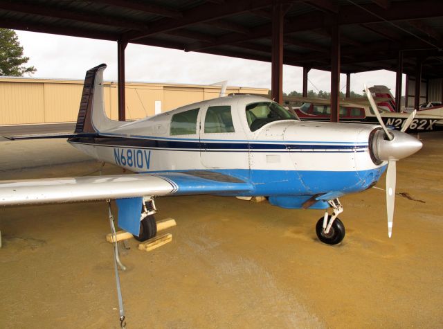 Mooney M-20 (N6810V) - A very nice Mooney. Timeless.