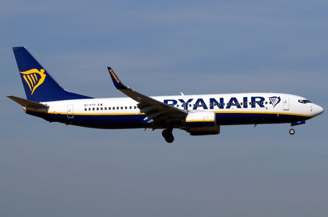 Boeing 737-800 (EI-FTY)