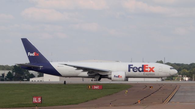 BOEING 777-200LR (N856FD)