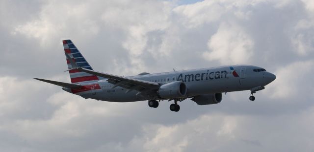Boeing 737 MAX 8 (N302SA) - Landing at MIA on the afternoon of the 2nd of April, 2021.