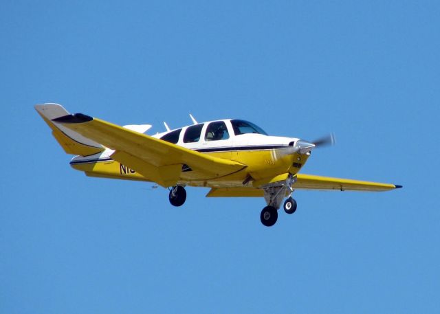 Beechcraft 35 Bonanza (N1389Z) - 1961 Beech N35 landing at Shreveport's Downtown Airport. A beautiful V-tail!