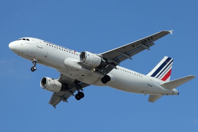 Airbus A320 (F-GKXZ) - 28/07/2018: daily flight from Paris, on landing path to runway 30.