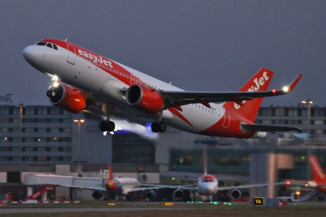 Airbus A320neo (G-UZHY) - EZY1805 off to Keflavik before sunrise