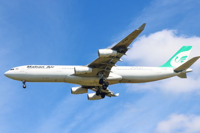 Airbus A340-300 (EP-MMT)