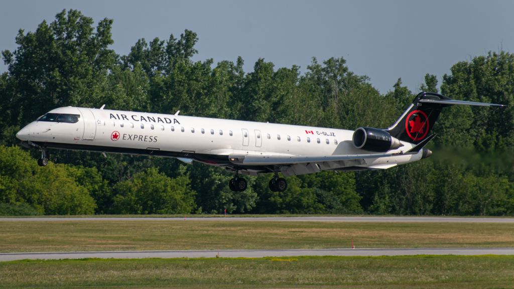 Canadair Regional Jet CRJ-900 (C-GLJZ)