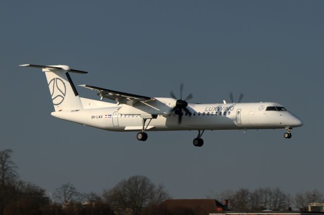 de Havilland Dash 8-100 (9H-LWA)