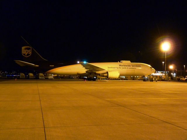 BOEING 767-300 (N303UP) - Flt 973 to SDF.