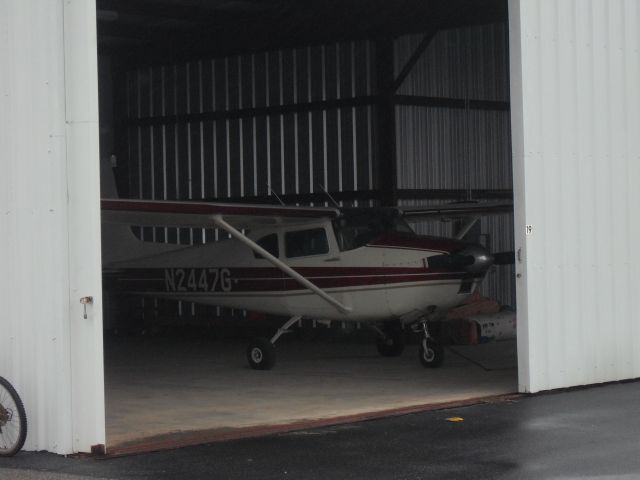 Cessna Skylane (N2447G) - C182B at CCO
