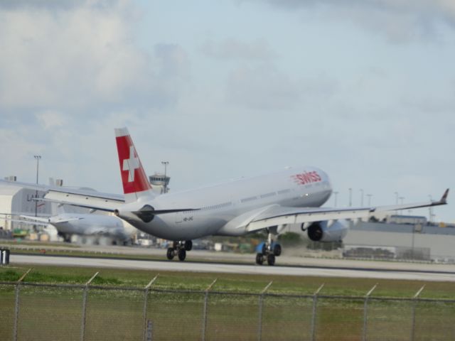 Airbus A330-300 (HB-JHC)