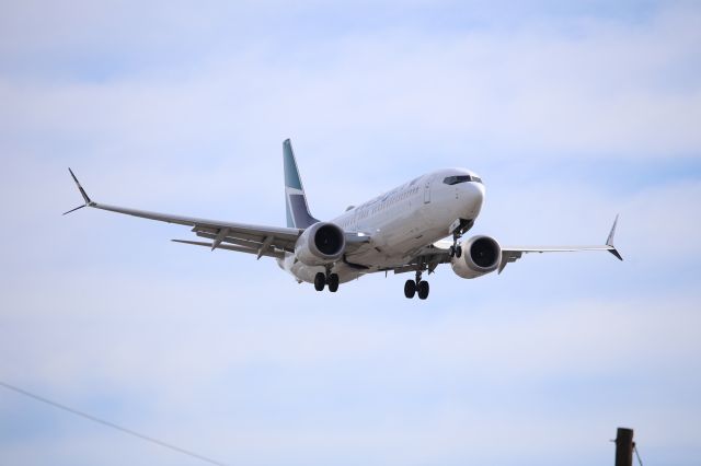 Boeing 737 MAX 8 (C-GXAX)
