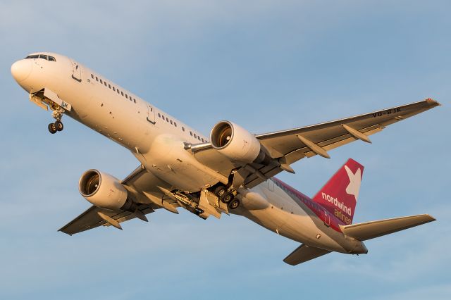 Boeing 757-200 (VQ-BJK) - climbing out 27 over Nai Yang beach in the late evening sun (06.12.2014)