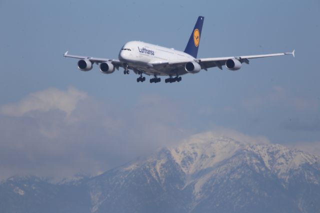 Airbus A380-800 (D-AIMB)