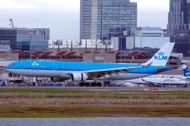 Airbus A330-300 (PH-AKD)