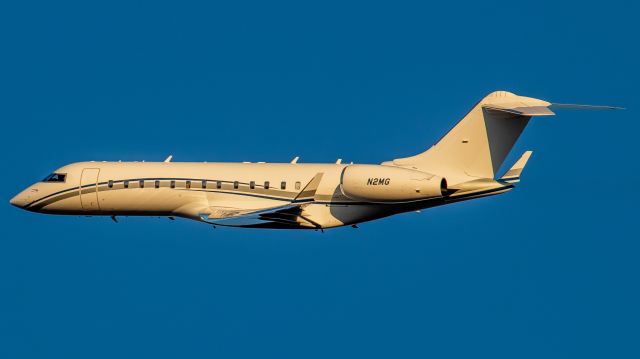 Bombardier Global Express (N2MG) - December 5, 2018, Nashville, TN -- This Bombardier BD-700-1A10 is turning left and "going around" after an attepmt to land north. This photo was taken from the Vultee OBS Lot. Uploaded in low-resolution. Full resolution is available at cowman615 at Gmail dot com. cowman615@gmail.com