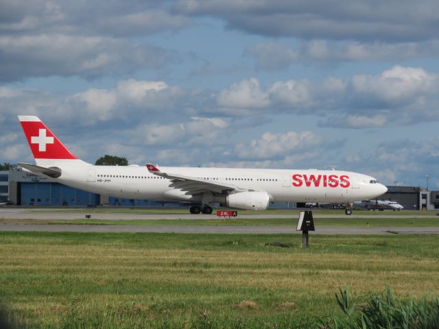 Airbus A330-300 (HB-JHH)