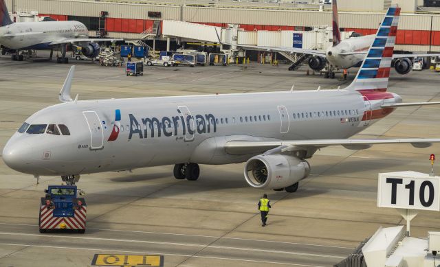 Airbus A321 (N931AM) - Heading back to DFW.br /6/18/17