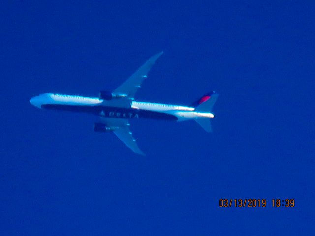 BOEING 767-400 (N826MH)