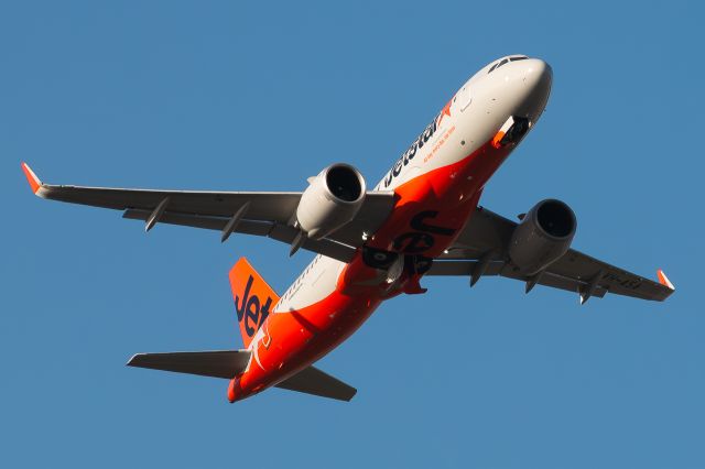 Airbus A320neo (VH-A5A) - Exactly one week of Jetstar A320neo operations! A5A taking off from Melbourne on a run to Sunshine Coast