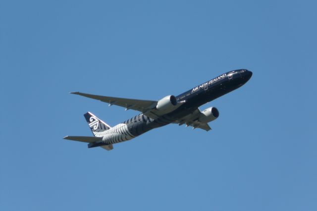 BOEING 777-300 (ZK-OKQ) - NZ136 - Departing Rwy19 wearing the All Blacks Livery