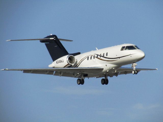 Hawker Beechcraft 4000 (N349AJ) - Landing RWY 20R