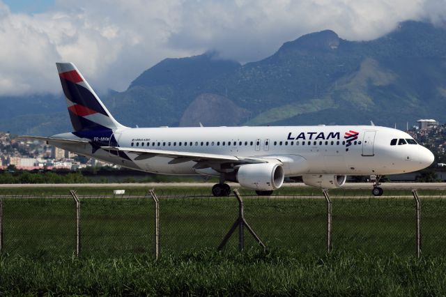 Airbus A320 (PR-MHW)