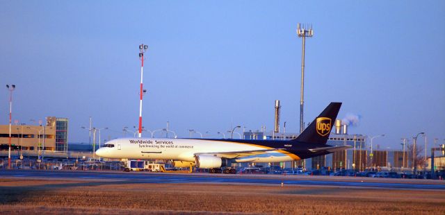 Boeing 757-200 (N455UP) - UPS B-757