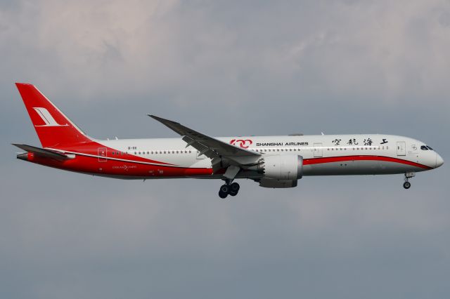 Boeing 787-8 (B-1111) - The 100th aircraft for Shanghai Airlines. Sadly due to the left of several 737-800s that used to belong to Shanghai Airlines, the fleet is now currently less than 100. But the livery is still on!