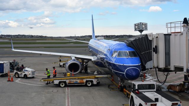 Embraer ERJ-190 (N304JB) - 4/15/19