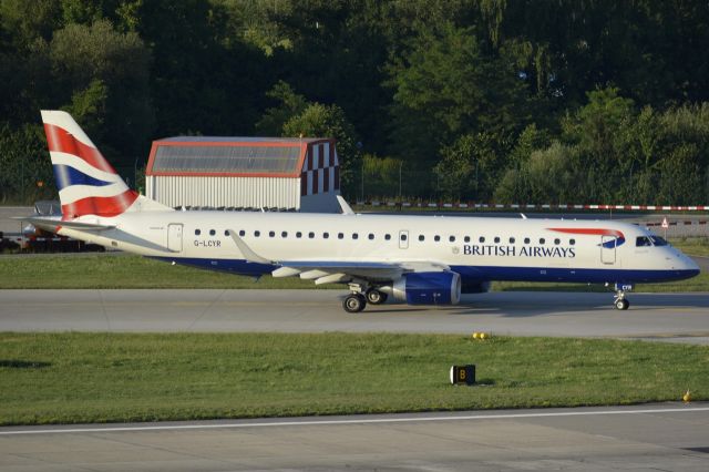 Embraer ERJ-190 (G-LCYR)