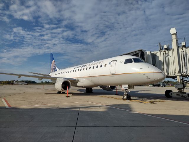 EMBRAER 175 (long wing) (N208SY)