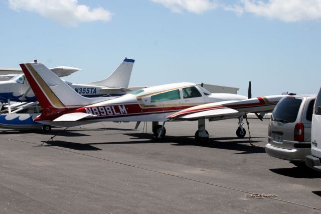 Cessna 310 (N898LM) - 29-Jul-10