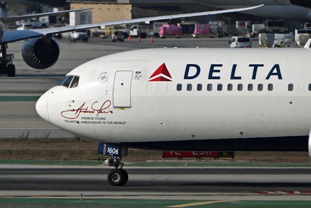 BOEING 767-300 (N16065)