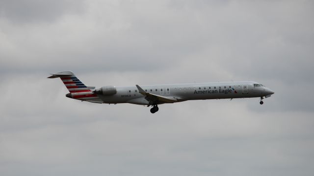 Canadair Regional Jet CRJ-900 (N938LR)