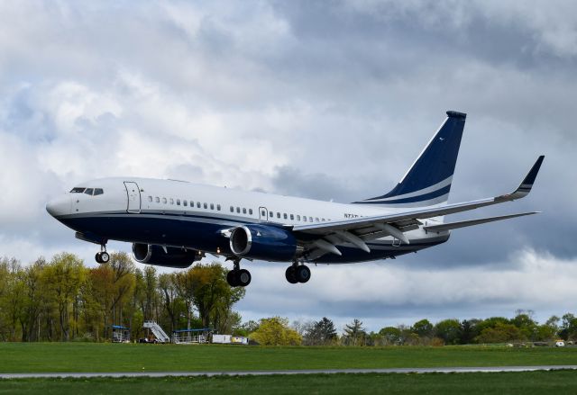 Boeing 737-700 (N737LE)