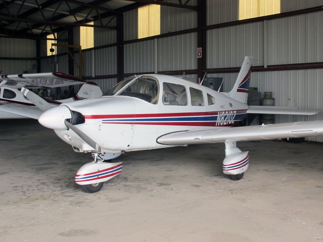 Piper Cherokee (N8210Z)