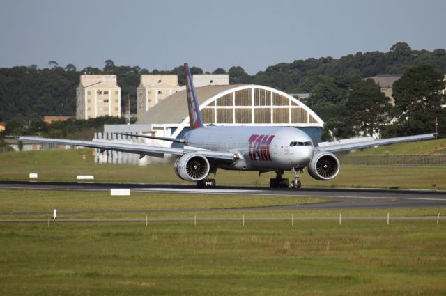 BOEING 777-300ER (PT-MUA)