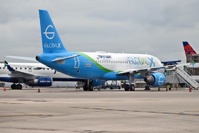 Airbus A320 (N628VA)
