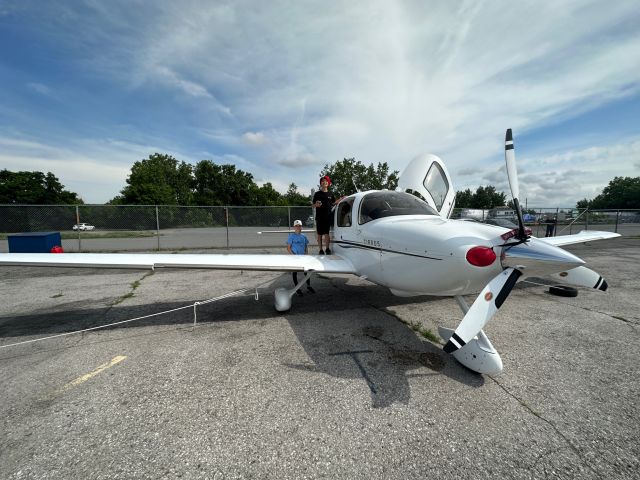 Cirrus SR-22 (C-GMWR)