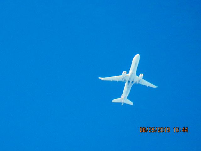 Embraer 175 (N262NN)