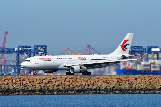 Airbus A330-200 (B-5930) -  B-5930 China Eastern Airlines Airbus A330-243  YSSY 27 May 2018