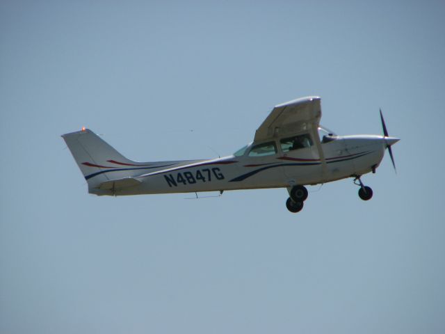 Cessna Skyhawk (N4847G) - Nice!