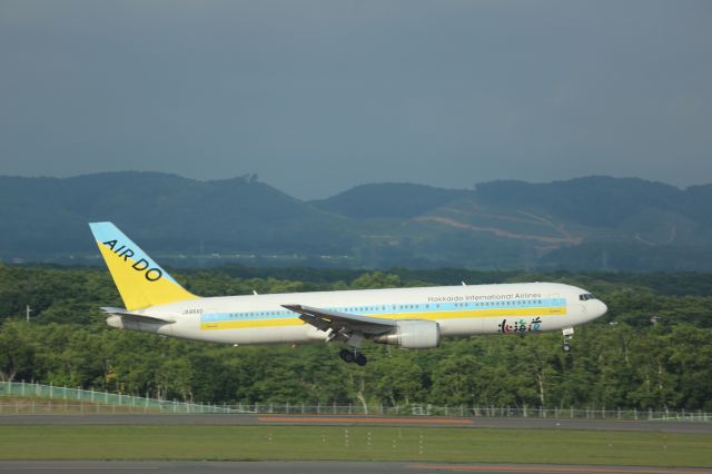 BOEING 767-300 (JA98AD)